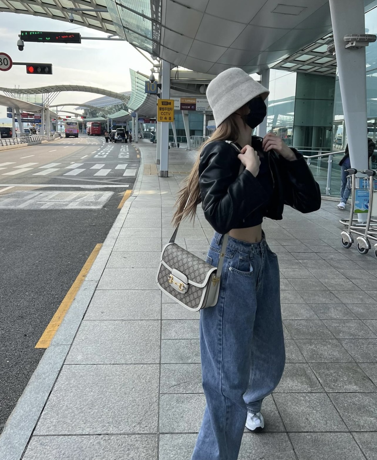 Bạn gái tin đồn của nam thần Thái Lan Bright có visual baby như búp bê nhưng style lại đối lập hoàn toàn- Ảnh 16.