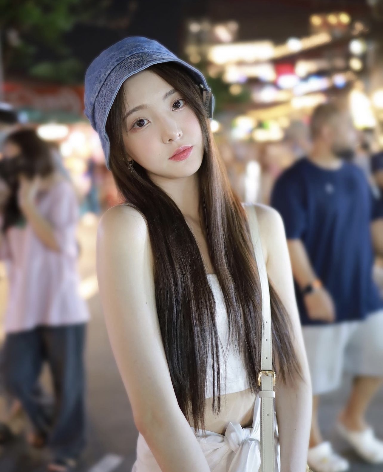 Bạn gái tin đồn của nam thần Thái Lan Bright có visual baby như búp bê nhưng style lại đối lập hoàn toàn- Ảnh 6.