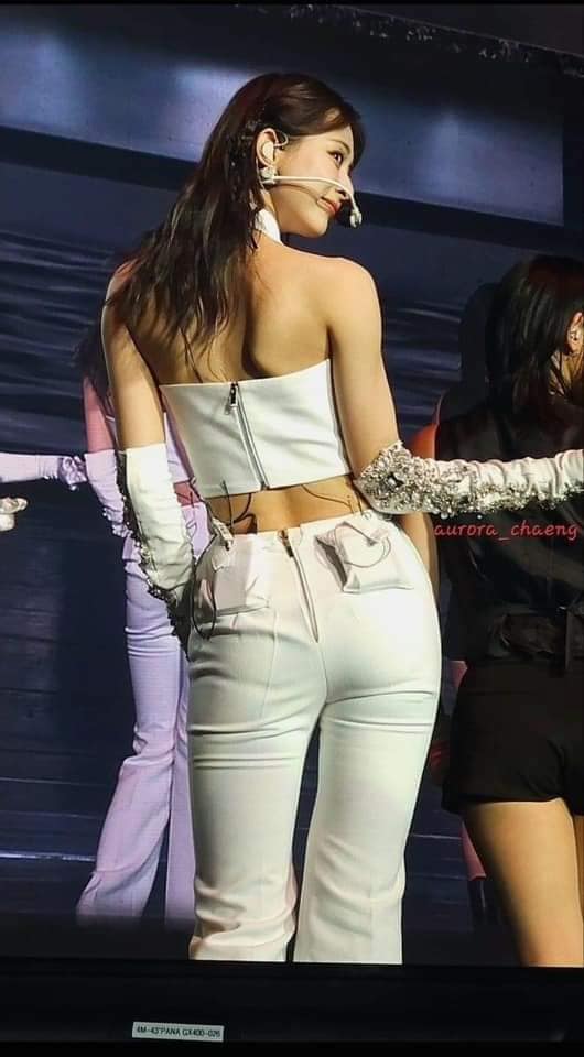 Sự thật đằng sau bức ảnh khoe body gây sốt của Tzuyu là gì?- Ảnh 2. Sự thật đằng sau bức ảnh khoe body gây sốt của Tzuyu là gì?- Ảnh 2.