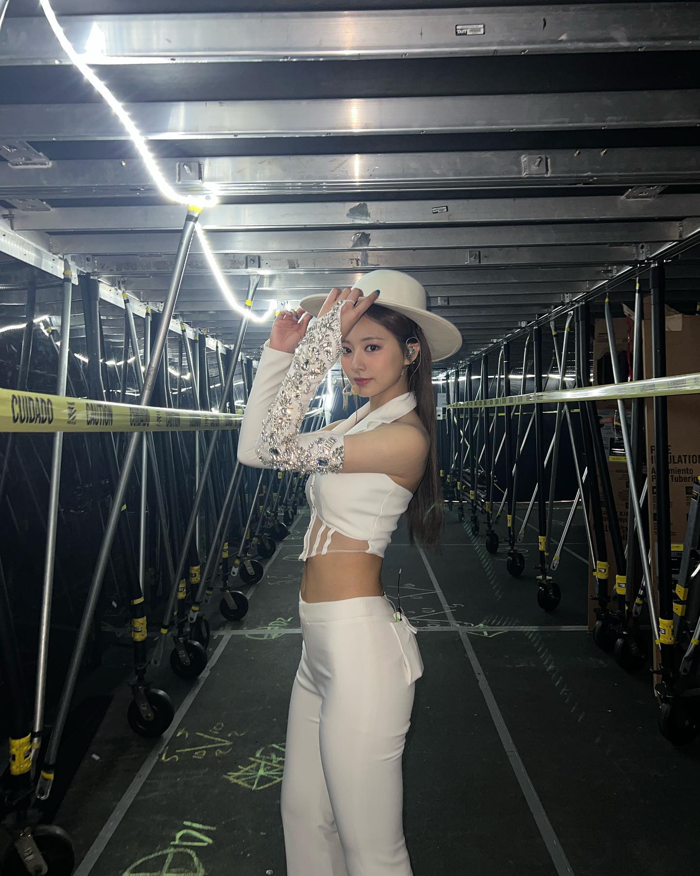Sự thật đằng sau bức ảnh khoe body gây sốt của Tzuyu là gì?- Ảnh 5. Sự thật đằng sau bức ảnh khoe body gây sốt của Tzuyu là gì?- Ảnh 5.