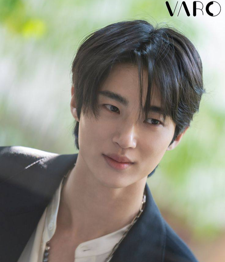Nam chính ngôn tình đang gây sốt toàn cầu: Visual tượng tạc chưa “khét" bằng body, style đơn giản nhưng đậm chất "bạn trai"- Ảnh 5.