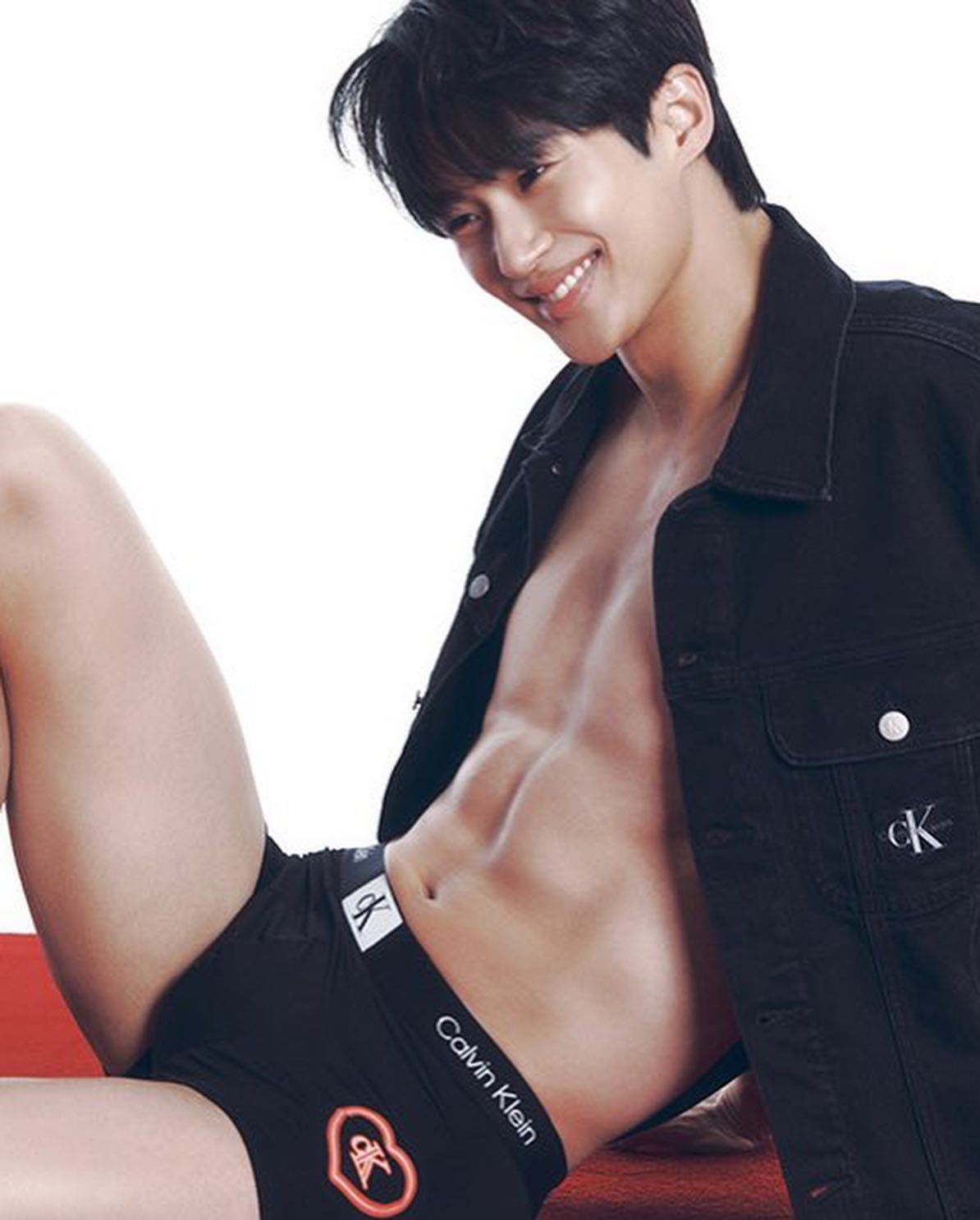 Nam chính ngôn tình đang gây sốt toàn cầu: Visual tượng tạc chưa “khét" bằng body, style đơn giản nhưng đậm chất "bạn trai"- Ảnh 11.