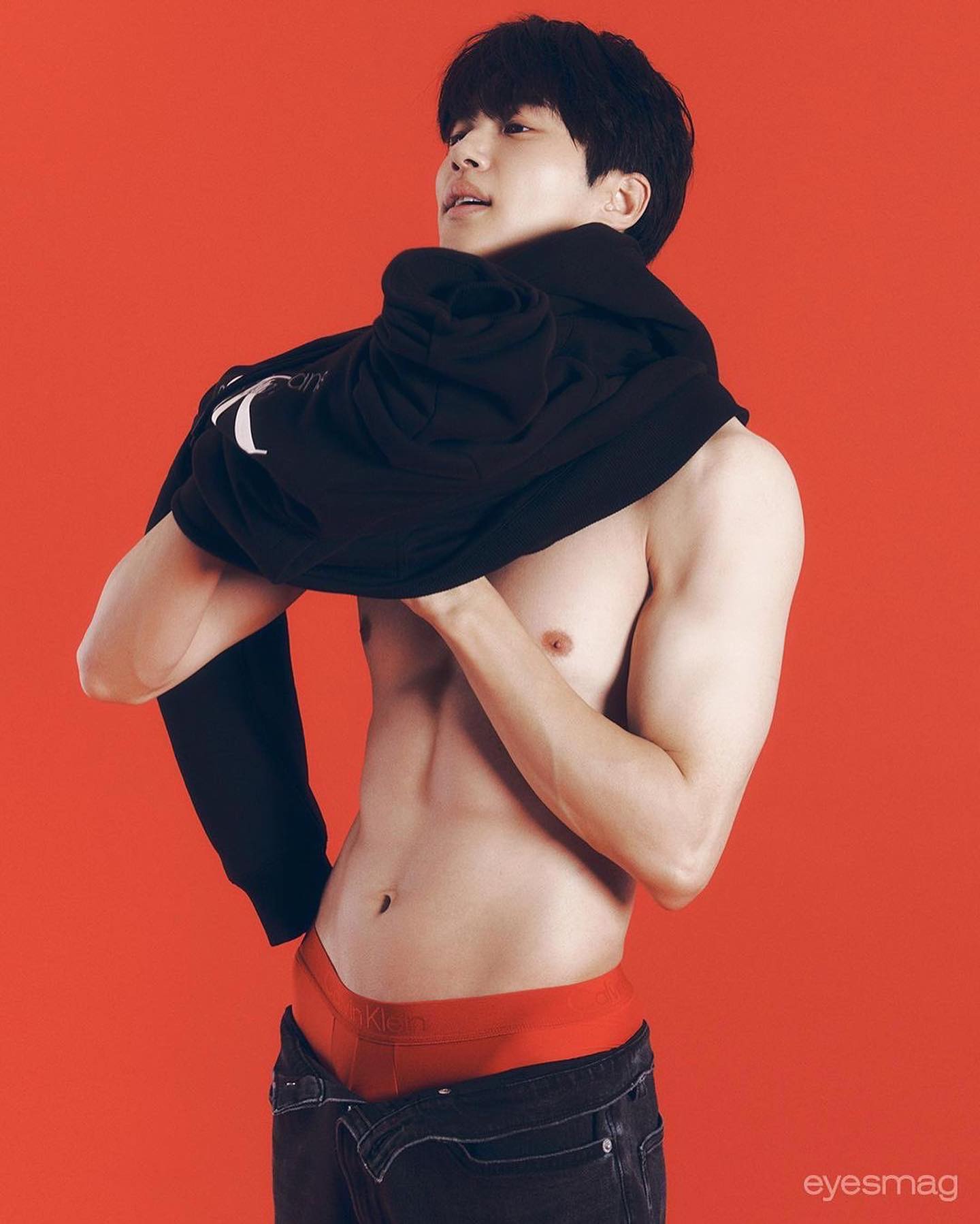 Nam chính ngôn tình đang gây sốt toàn cầu: Visual tượng tạc chưa “khét" bằng body, style đơn giản nhưng đậm chất "bạn trai"- Ảnh 13.