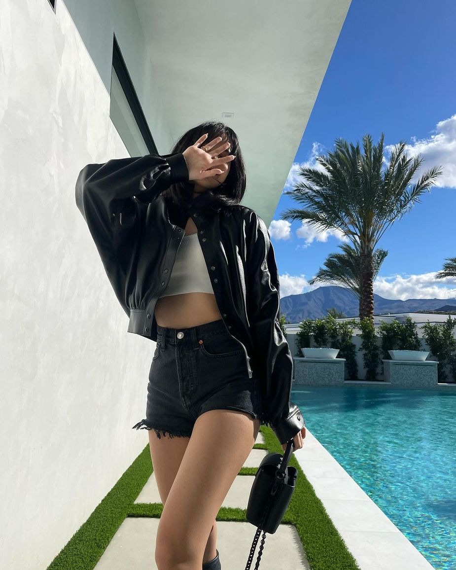 Lisa “biến hình" ngoạn mục sau 8 năm hoạt động, body ngày càng khỏe khoắn quyến rũ khó chê- Ảnh 7.