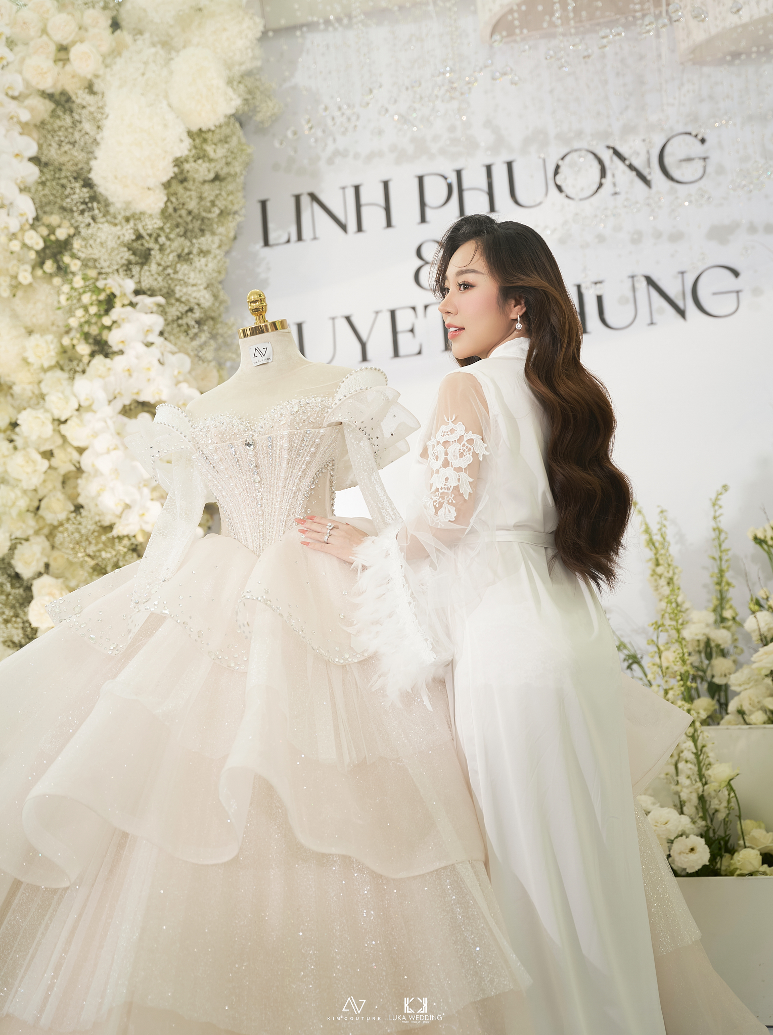 Cận cảnh 3 chiếc váy cưới hàng trăm triệu của bà xã TiTi (HKT) trong hôn lễ xa hoa- Ảnh 2.
