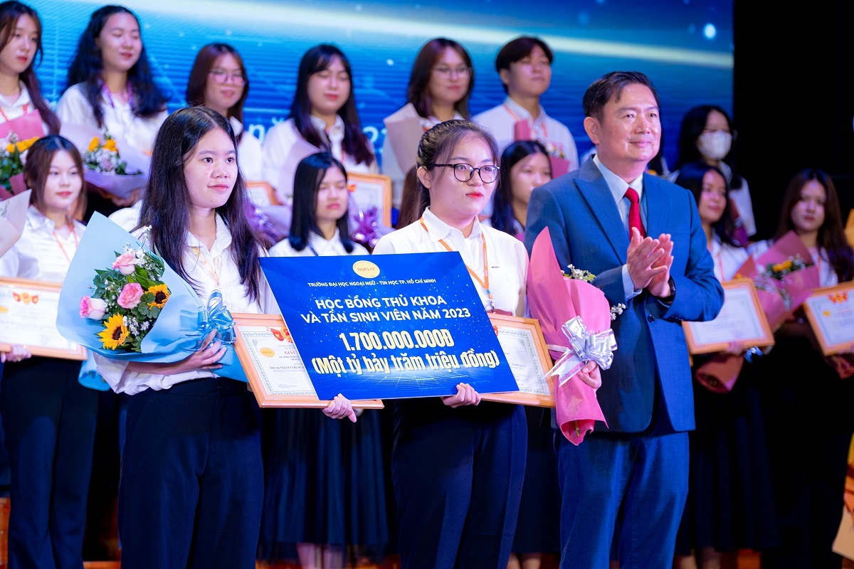 Đồng hành cùng sĩ tử 2K6, HUFLIT không tăng học phí năm học 2024 - 2025- Ảnh 3.