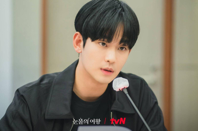 Kim Soo Hyun có hành động lạ ngay lần đầu gặp Kim Ji Won, xuất hiện cả phản ứng đặc biệt?- Ảnh 3.