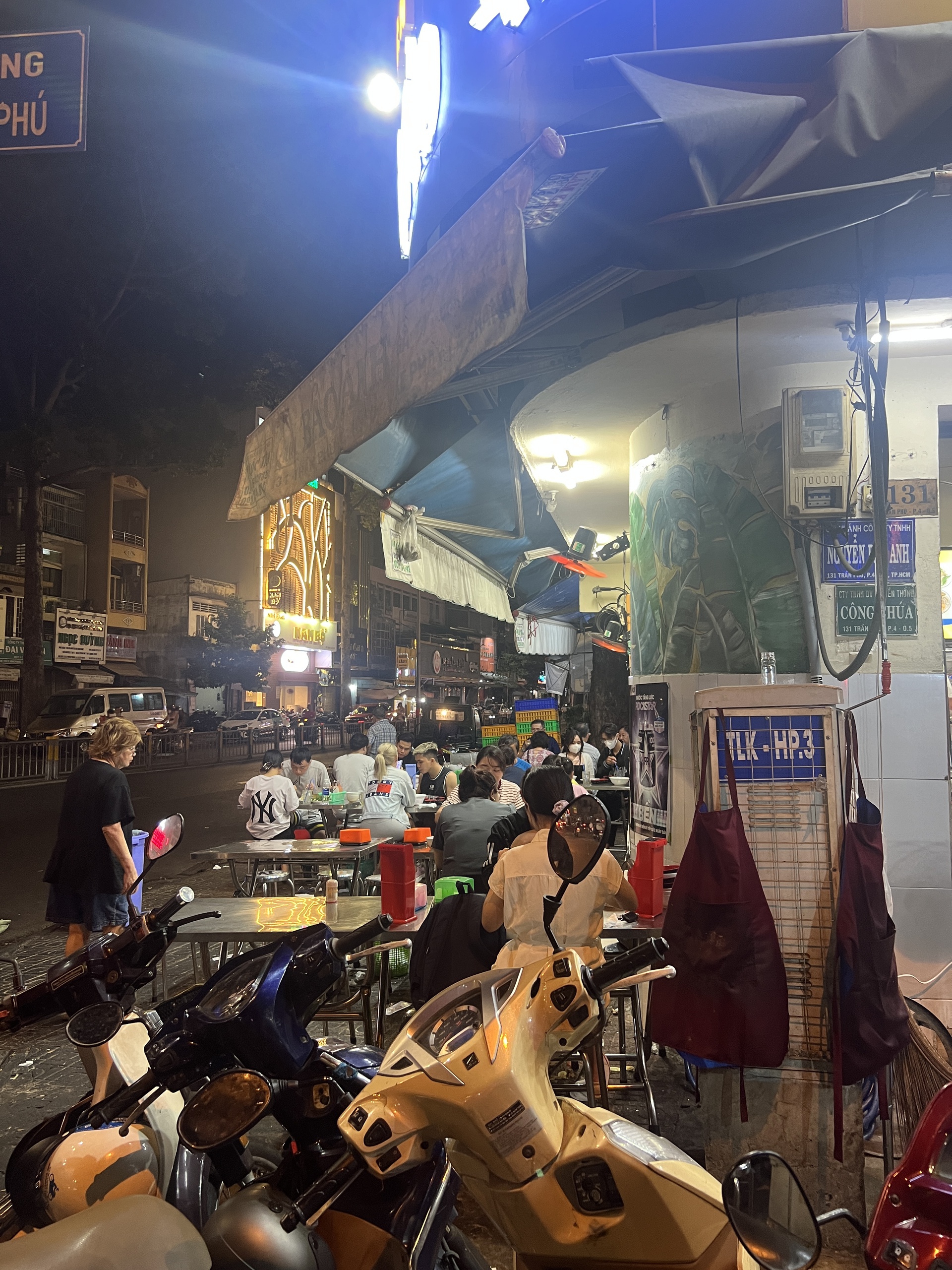 "Huyền thoại" cơm gà Bảo Anh từng được truyền tai "ngon nhất quận 5" bây giờ thế nào?- Ảnh 14. "Huyền thoại" cơm gà Bảo Anh từng được truyền tai "ngon nhất quận 5" bây giờ thế nào?- Ảnh 14.