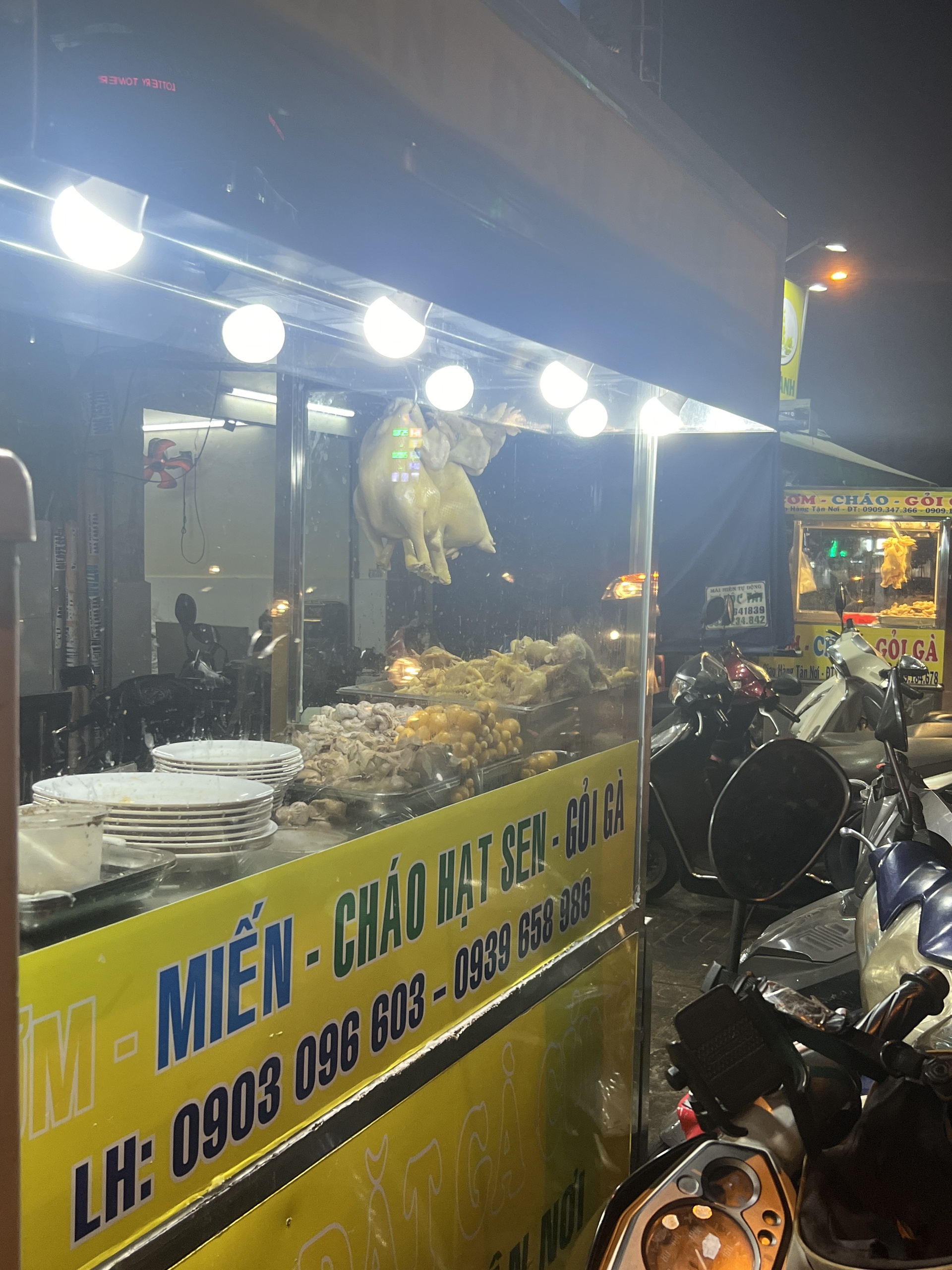 "Huyền thoại" cơm gà Bảo Anh từng được truyền tai "ngon nhất quận 5" bây giờ thế nào?- Ảnh 15. "Huyền thoại" cơm gà Bảo Anh từng được truyền tai "ngon nhất quận 5" bây giờ thế nào?- Ảnh 15.