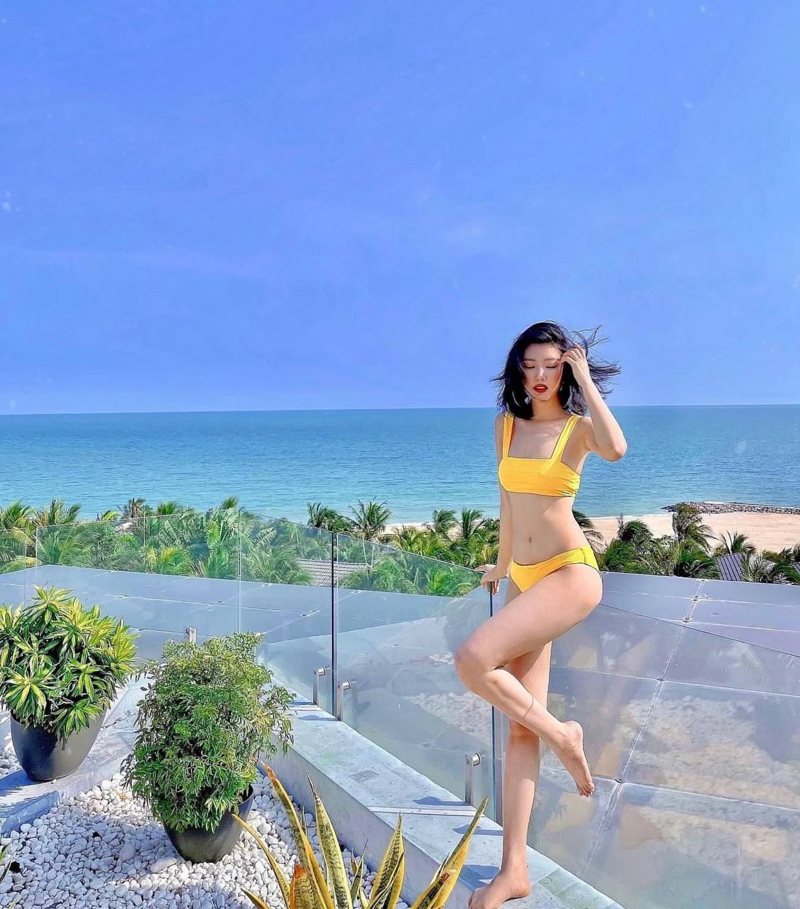 Gọi Thúy Ngân là "chiến thần" bikini hệ màu với tủ đồ rực rỡ không để đâu cho hết- Ảnh 1. Gọi Thúy Ngân là "chiến thần" bikini hệ màu với tủ đồ rực rỡ không để đâu cho hết- Ảnh 1.