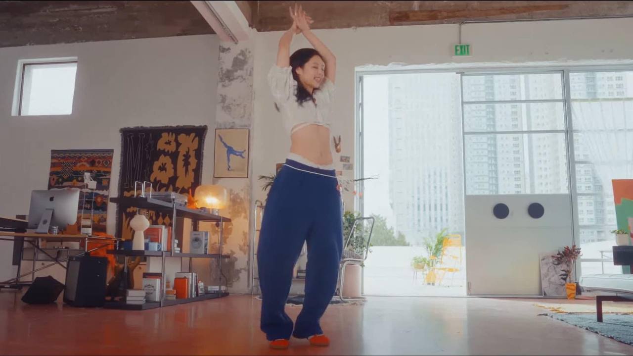 Hot nhất lúc này là Jennie và vòng eo bé xíu của cô ấy!- Ảnh 2. Hot nhất lúc này là Jennie và vòng eo bé xíu của cô ấy!- Ảnh 2.