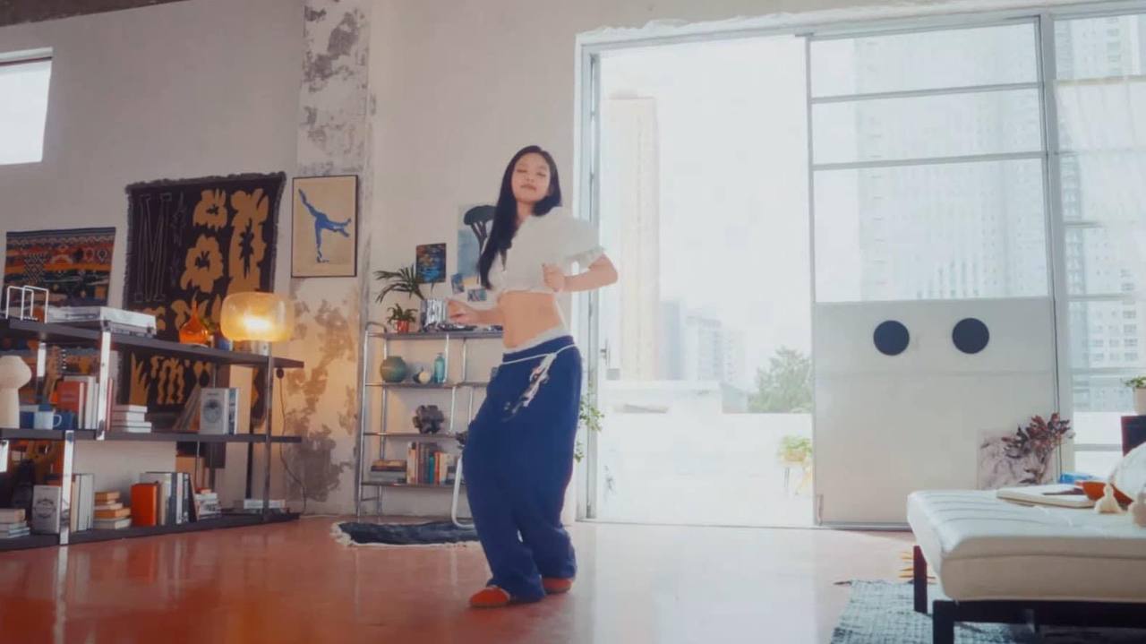 Hot nhất lúc này là Jennie và vòng eo bé xíu của cô ấy!- Ảnh 3. Hot nhất lúc này là Jennie và vòng eo bé xíu của cô ấy!- Ảnh 3.
