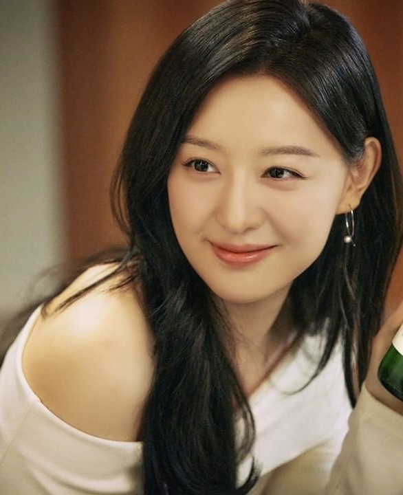 Kim Soo Hyun lộ liễu thể hiện tình ý với Kim Ji Won tới mức này rồi?- Ảnh 1. Kim Soo Hyun lộ liễu thể hiện tình ý với Kim Ji Won tới mức này rồi?- Ảnh 1.