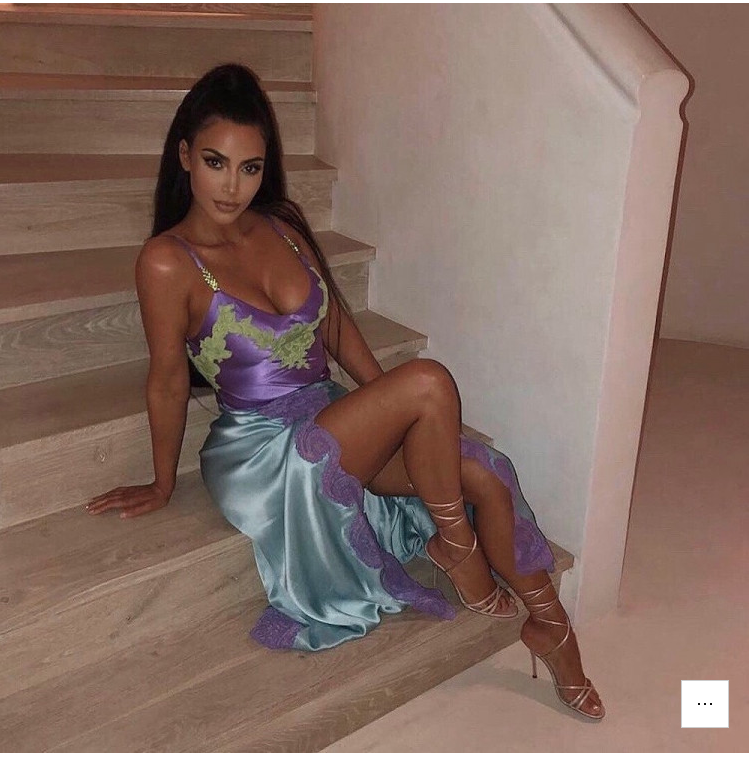 Ngoài váy của Marilyn Monroe, Kim Kardashian từng dính tin đồn làm hỏng chiếc váy "quan trọng nhất thế kỉ 21"- Ảnh 3. Ngoài váy của Marilyn Monroe, Kim Kardashian từng dính tin đồn làm hỏng chiếc váy "quan trọng nhất thế kỉ 21"- Ảnh 3.