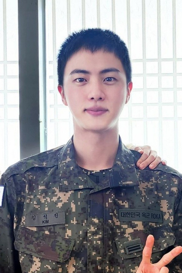 Nam thần quân đội xứ Hàn: Nam Joo Hyuk đô lên trông thấy, V - Jin (BTS) đẹp chấp cả cam thường- Ảnh 13.