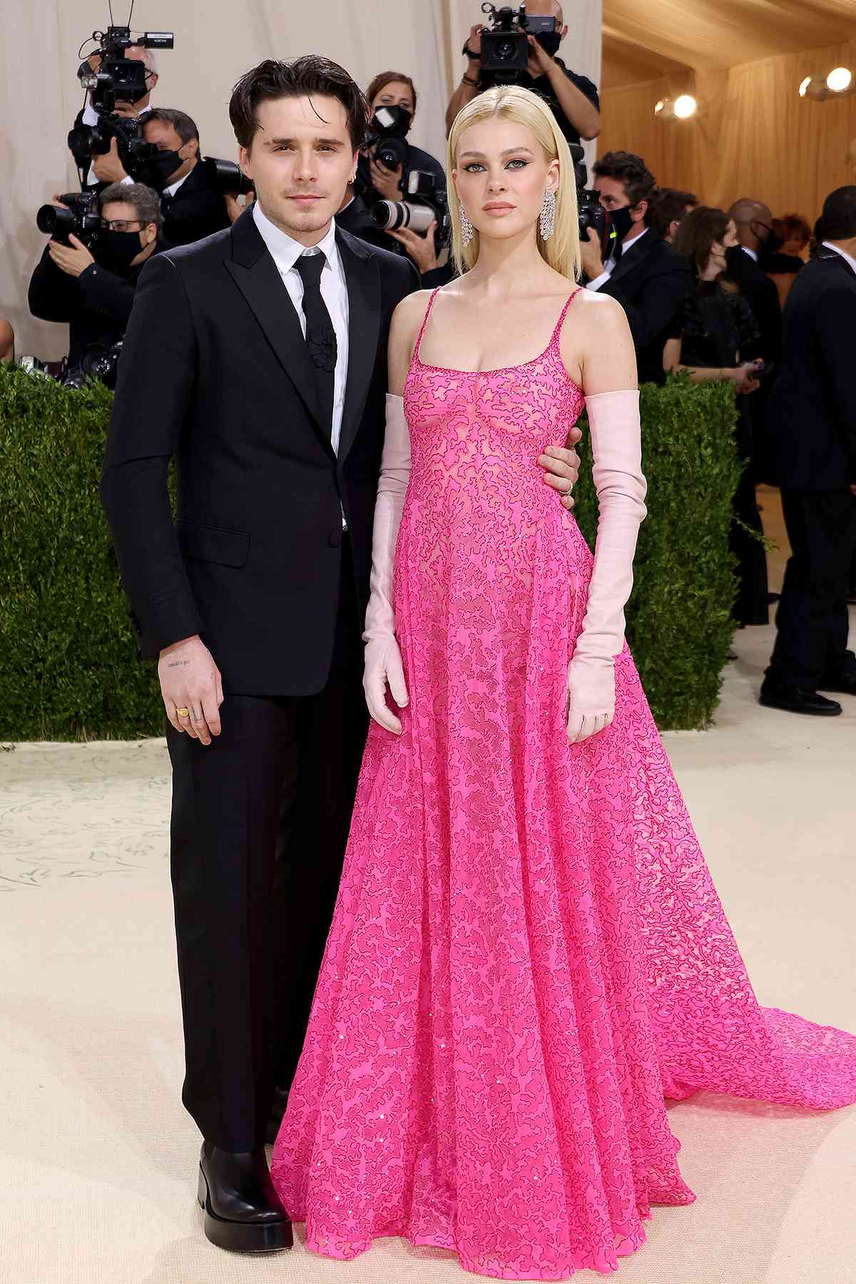 Dàn sao tề tựu tại Met Gala 2024: Taylor Swift sánh đôi bạn trai, Lisa có màn ra mắt "Oscar thời trang"?- Ảnh 9.