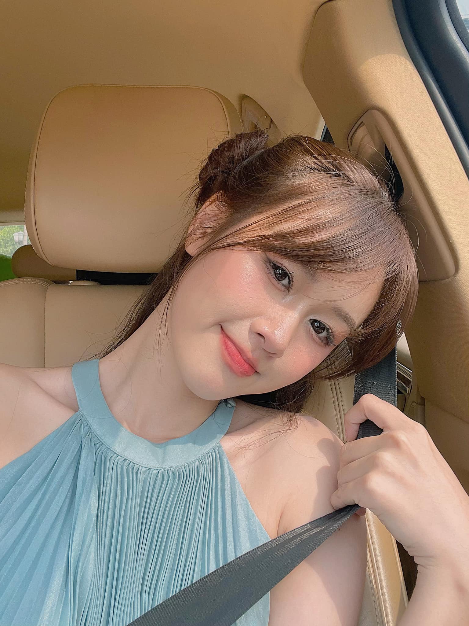 Cận cảnh nhan sắc cô gái vừa được diễn viên Anh Đức cầu hôn: Kém bạn trai 12 tuổi, ảnh đời thường gây ngỡ ngàng- Ảnh 5.