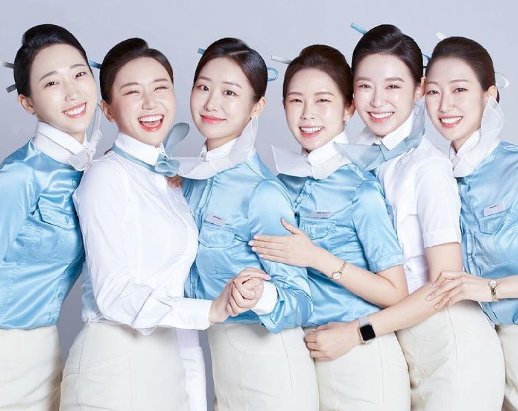 Đồng phục của tiếp viên hàng không có nhiều bộ đẹp đỉnh, biết lai lịch mới thấy "không phải dạng vừa"- Ảnh 23.