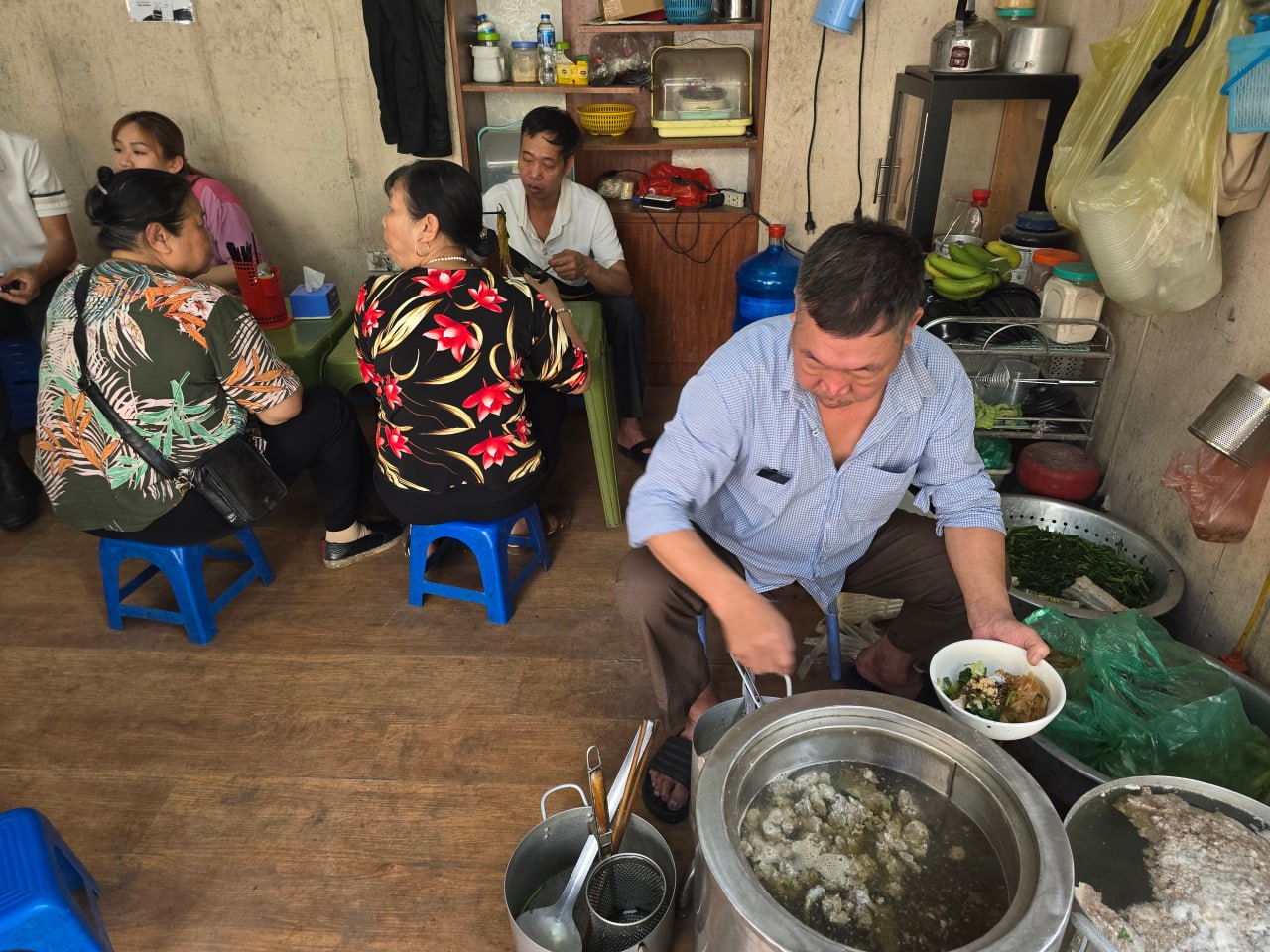 Bánh đa cua cô Hạnh nức tiếng giới sành ăn Hà Nội mở lại: Đáng tiếc người chẳng còn nhưng vị vẫn như xưa- Ảnh 4.