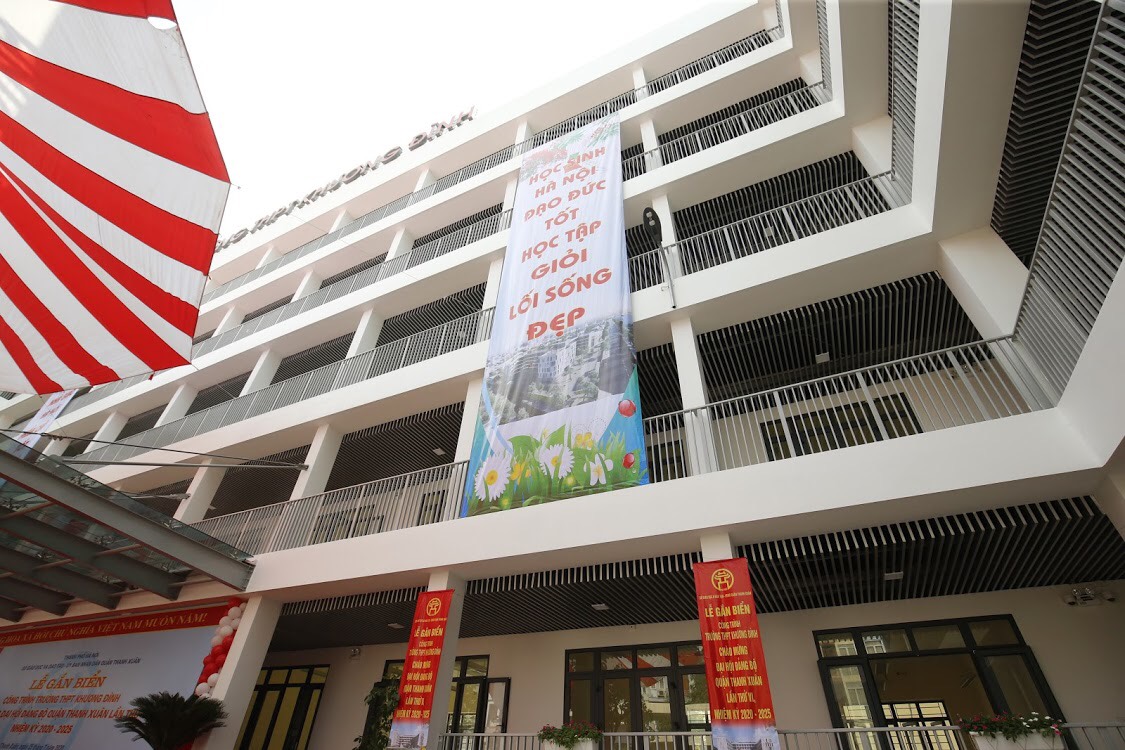 Trường THPT công lập TO ĐẸP, có đủ bể bơi, sân tập ở quận Thanh Xuân: Thành lập chưa lâu nhưng thành tích "không vừa"- Ảnh 5. Trường THPT công lập TO ĐẸP, có đủ bể bơi, sân tập ở quận Thanh Xuân: Thành lập chưa lâu nhưng thành tích "không vừa"- Ảnh 5.