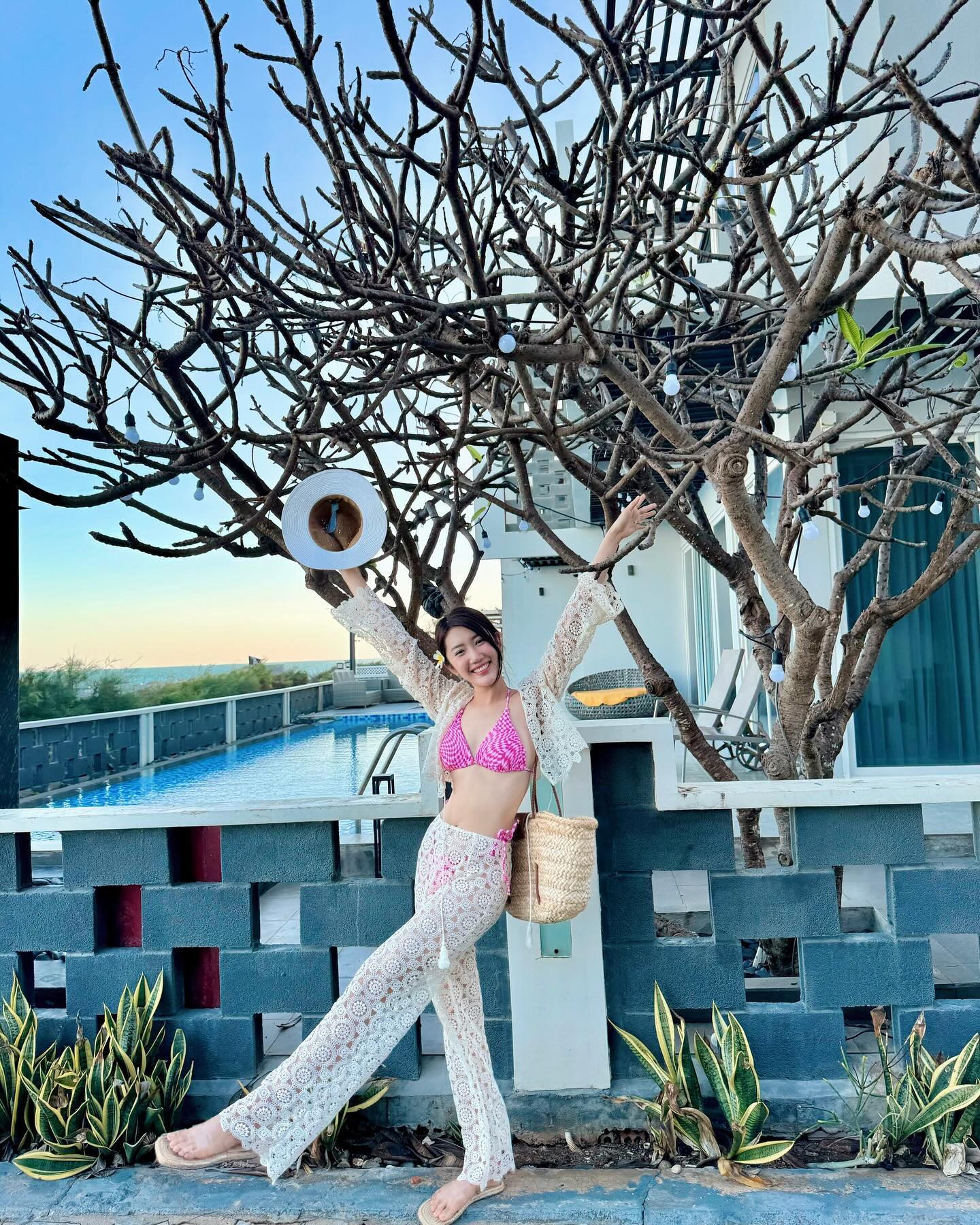 Mới đầu hè mà "đại chiến bikini" của sao Việt đã tấp nập: Ai cũng "hở khét", đúng 1 người mặc kín- Ảnh 3.
