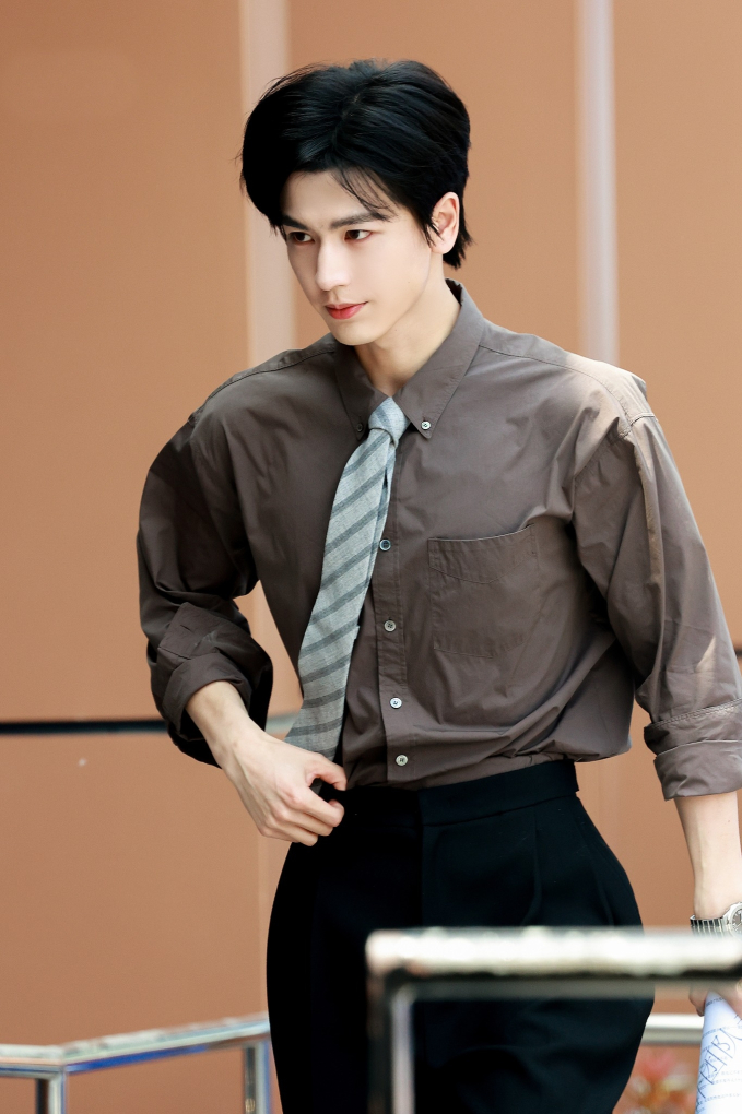 Nam chính ngôn tình "xé truyện bước ra" khiến netizen phát cuồng, hút hơn 100 triệu view vì visual quá đỉnh- Ảnh 2.
