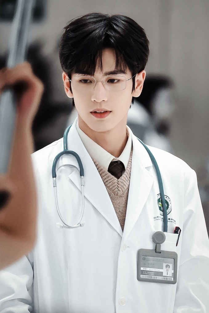 Nam chính ngôn tình "xé truyện bước ra" khiến netizen phát cuồng, hút hơn 100 triệu view vì visual quá đỉnh- Ảnh 4.