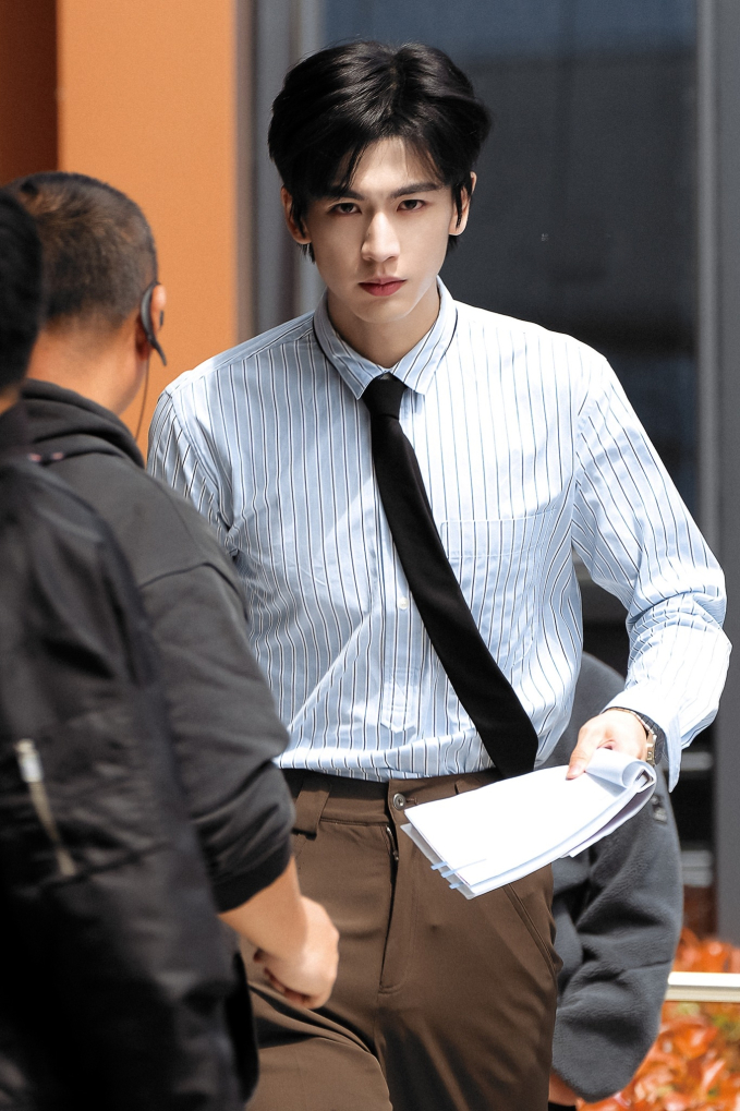 Nam chính ngôn tình "xé truyện bước ra" khiến netizen phát cuồng, hút hơn 100 triệu view vì visual quá đỉnh- Ảnh 3.