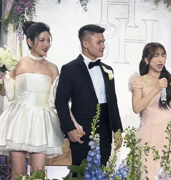 2 lần Hòa Minzy - Văn Toàn "bật tình yêu lên" ở đám cưới Quang Hải: Chàng quên bài vẫn nhảy hết mình với nàng- Ảnh 1.