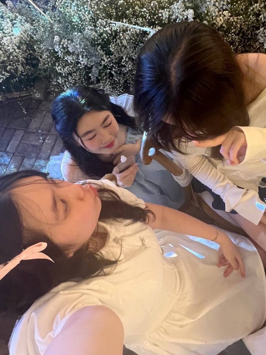 Tiệc sang chảnh của ái nữ MC Quyền Linh: Làm công chúa, bạn bè đồng trang lứa và nghệ sĩ nổi tiếng tham dự- Ảnh 10. Tiệc sang chảnh của ái nữ MC Quyền Linh: Làm công chúa, bạn bè đồng trang lứa và nghệ sĩ nổi tiếng tham dự- Ảnh 10.