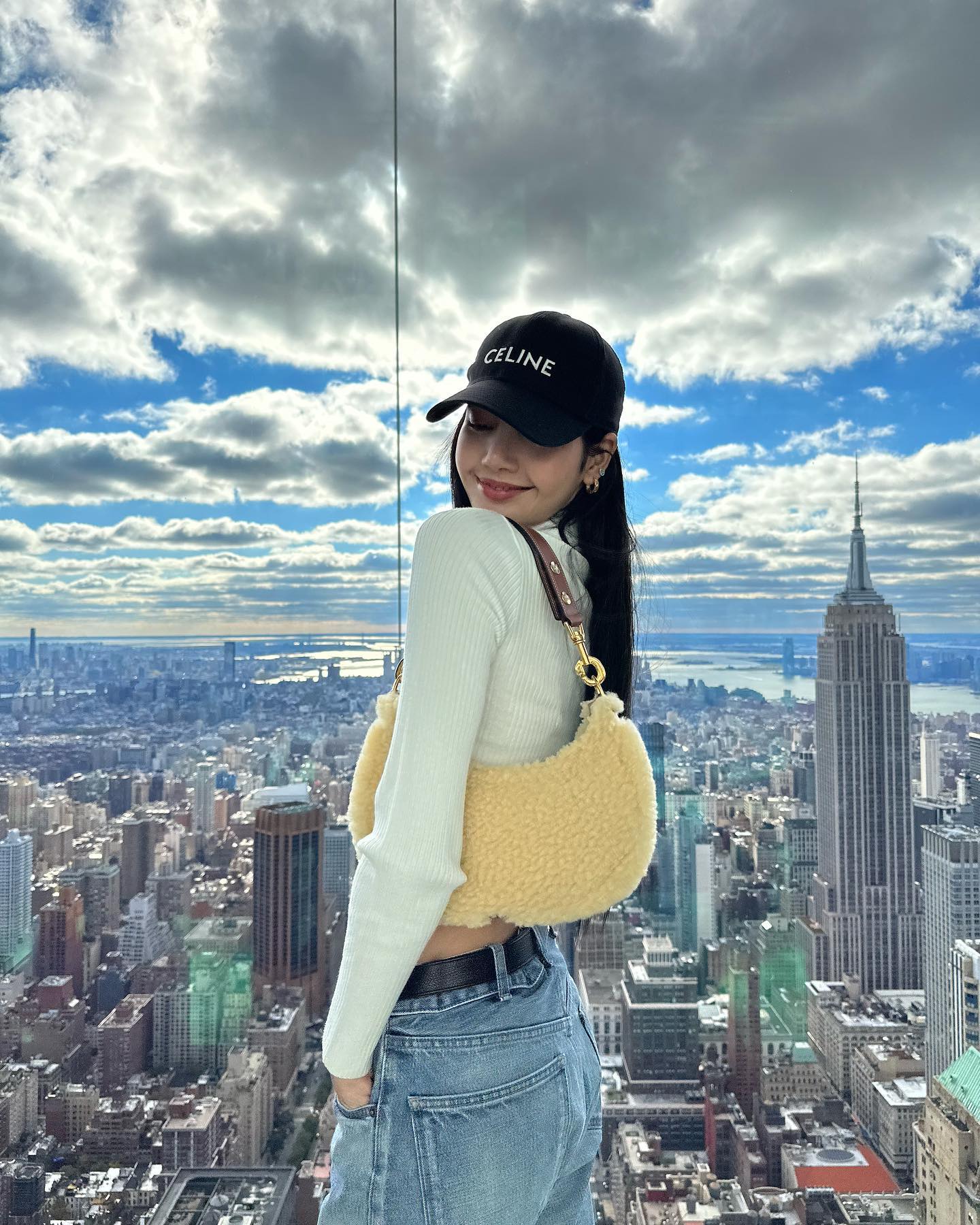 Kim Ji Won đội mũ vừa lạ vừa quen trong "Queen of Tears", đến tiểu thư tài phiệt cũng "nghỉ chơi" với CELINE?- Ảnh 2. Kim Ji Won đội mũ vừa lạ vừa quen trong "Queen of Tears", đến tiểu thư tài phiệt cũng "nghỉ chơi" với CELINE?- Ảnh 2.