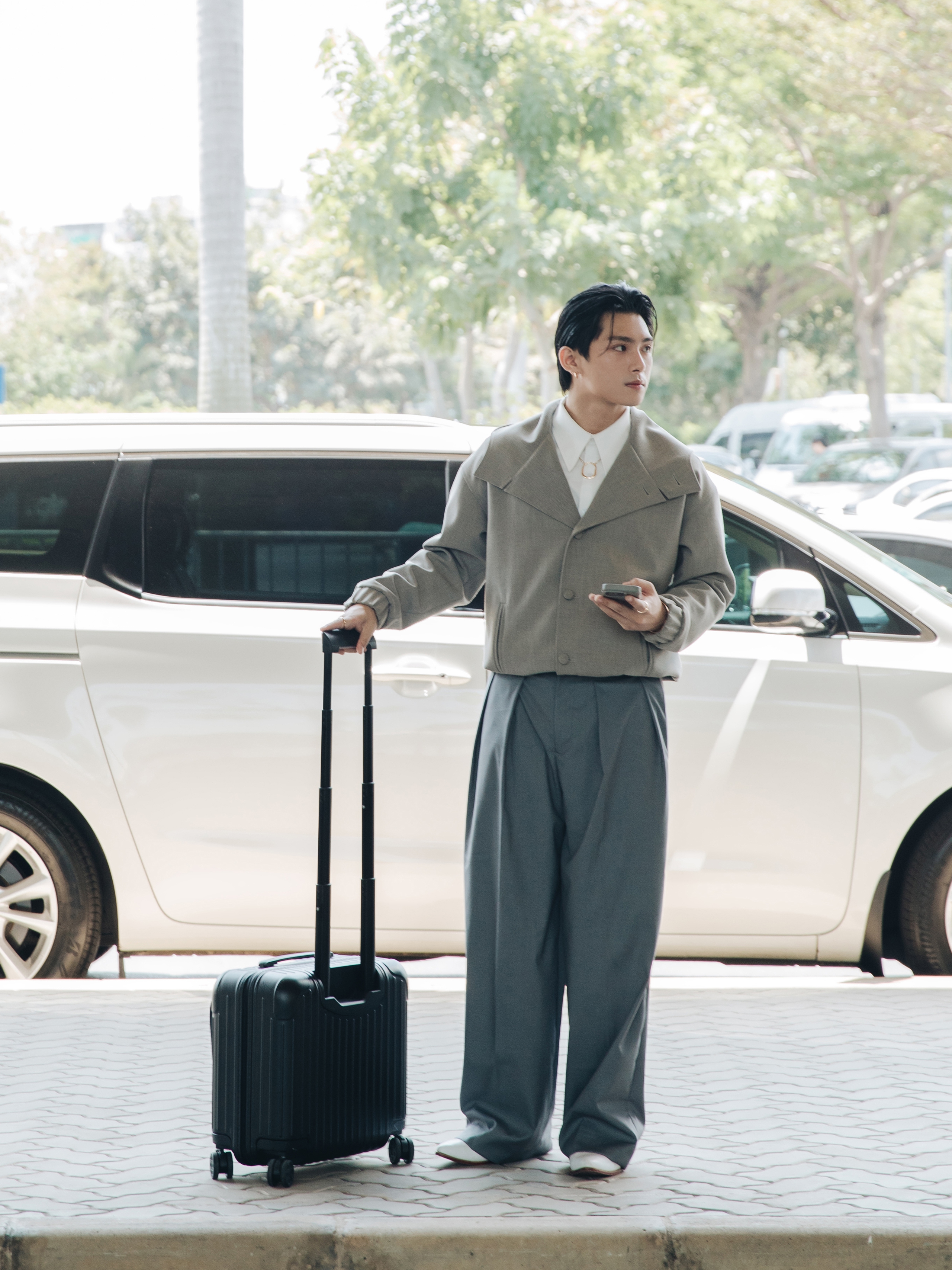 Sao châu Á biến sân bay thành sàn catwalk: MIN diện trang sức 2 tỷ, Grey D bảnh không kém mỹ nam xứ Hàn- Ảnh 10.