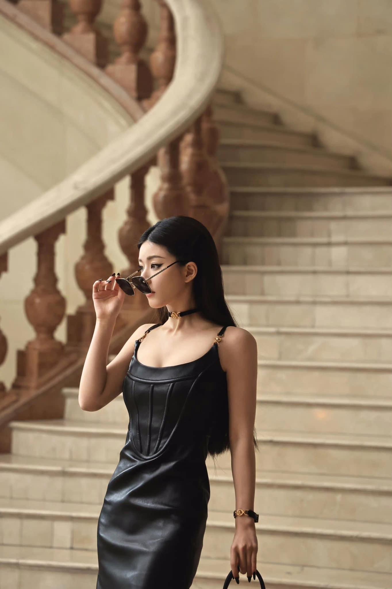 Triệu Lộ Tư đi chụp ảnh cho brand cao cấp bị chê tới tấp, "búp bê cổ trang" được khen hết lời- Ảnh 10. Triệu Lộ Tư đi chụp ảnh cho brand cao cấp bị chê tới tấp, "búp bê cổ trang" được khen hết lời- Ảnh 10.