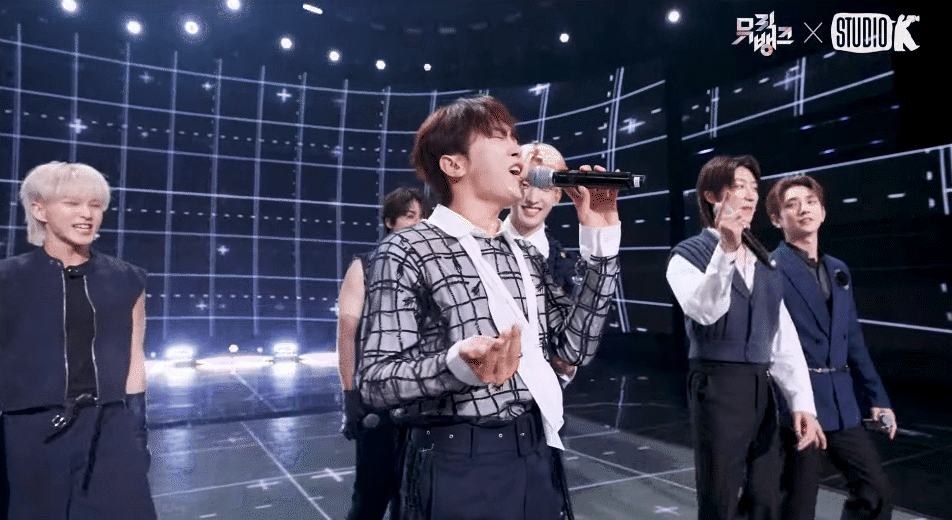 Nhóm nam triệu bản thắng cúp trước IVE: Sân khấu encore liệu có gỡ điểm hát live cho "gà nhà" HYBE?- Ảnh 3.