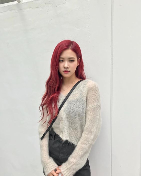 Bùng nổ visual nhờ tẩy tóc: Rosé chăm sóc thế nào để tóc không khô xơ mà luôn bóng khoẻ, bồng bềnh?- Ảnh 2.