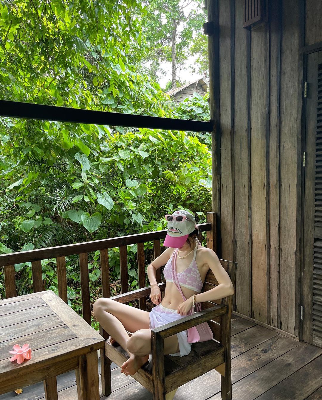 Cô gái có gần 60 triệu "like" trên TikTok: Diện bikini siêu cuốn, ngắm xong bạn sẽ muốn học theo- Ảnh 15.