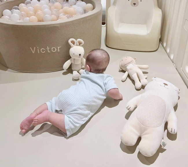"Công chúa Vbiz" sinh con ở tuổi 33: Cưng chiều quý tử hết mực, không tiếc tiền khi sắm đồ bỉm sữa cao cấp- Ảnh 7. "Công chúa Vbiz" sinh con ở tuổi 33: Cưng chiều quý tử hết mực, không tiếc tiền khi sắm đồ bỉm sữa cao cấp- Ảnh 7.