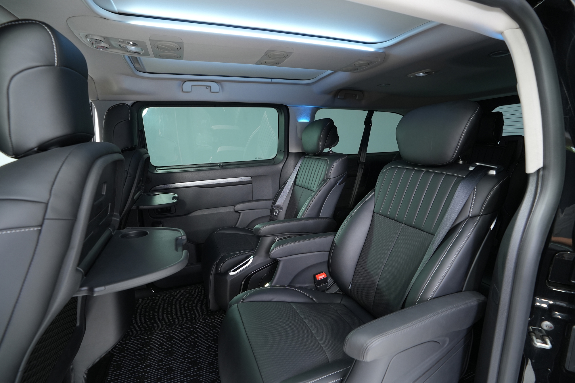 Peugeot Traveller - Lựa chọn hàng đầu của doanh nhân- Ảnh 3. Peugeot Traveller - Lựa chọn hàng đầu của doanh nhân- Ảnh 3.