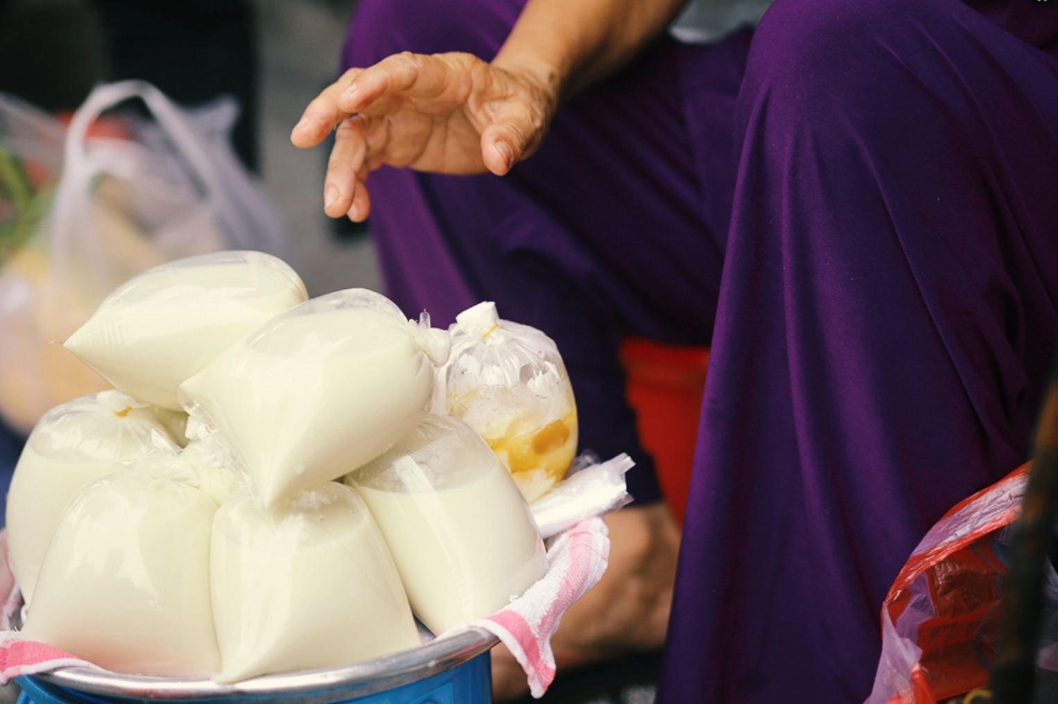 Tào phớ Hà Nội và tàu hũ Sài Gòn: Cùng là 1 món nhưng cách ăn khách nhau "một trời một vực"!- Ảnh 5.