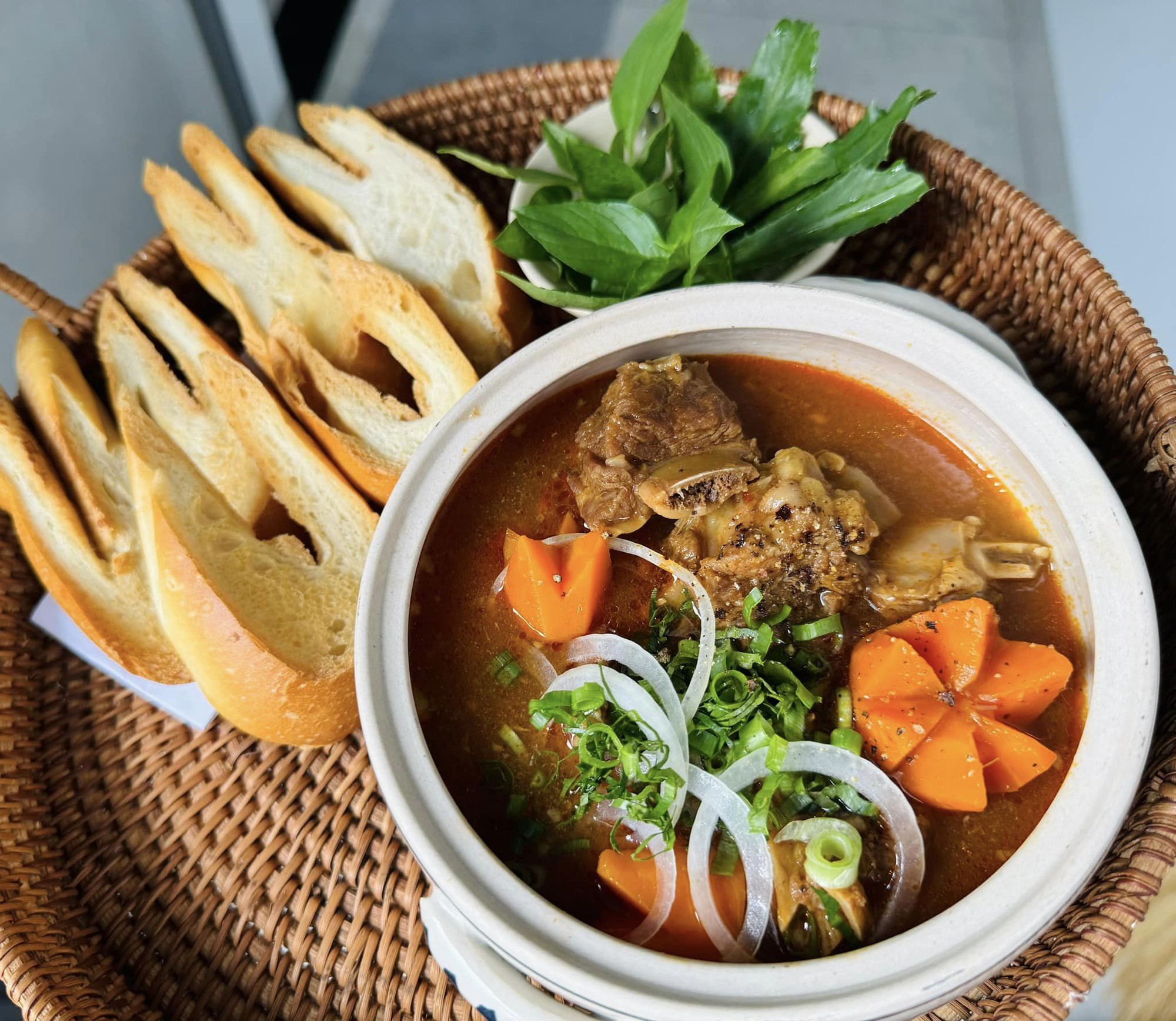 Em trai đi làm xa, chị gái chăm cháu và em dâu ở cữ, sau 2 tháng nhận lại 1 câu mà rưng rưng- Ảnh 4.