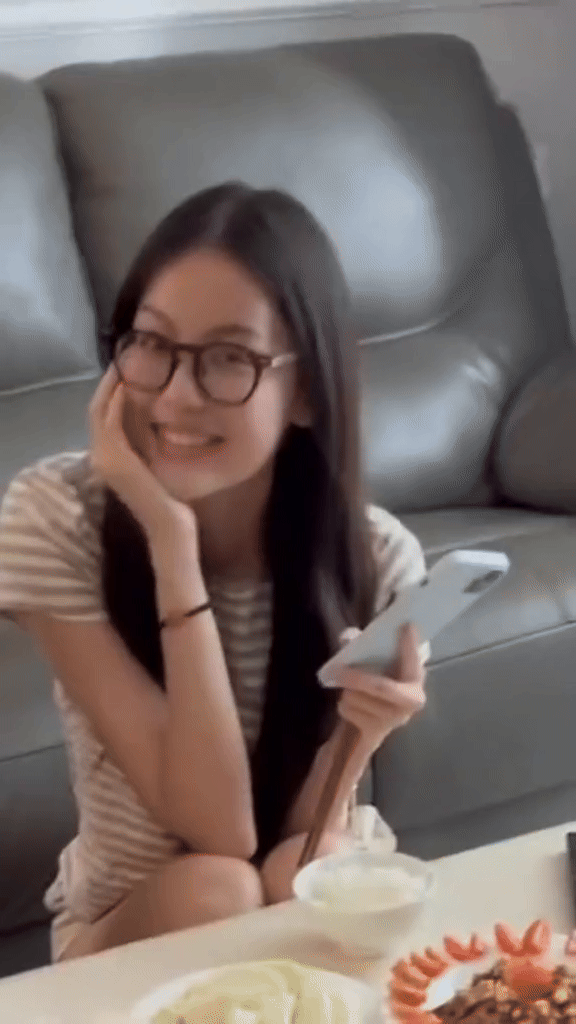 Bạn gái HIEUTHUHAI được khen EQ ngút ngàn khi "đối mặt" với Lê Dương Bảo Lâm- Ảnh 6.