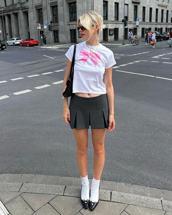 6 kiểu áo “ngoan xinh iu” bạn nhất định phải có để hè này mặc đi đâu cũng được khen- Ảnh 11. 6 kiểu áo “ngoan xinh iu” bạn nhất định phải có để hè này mặc đi đâu cũng được khen- Ảnh 11.