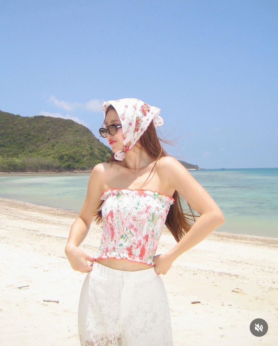 6 kiểu áo “ngoan xinh iu” bạn nhất định phải có để hè này mặc đi đâu cũng được khen- Ảnh 14. 6 kiểu áo “ngoan xinh iu” bạn nhất định phải có để hè này mặc đi đâu cũng được khen- Ảnh 14.