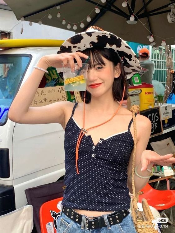 6 kiểu áo “ngoan xinh iu” bạn nhất định phải có để hè này mặc đi đâu cũng được khen- Ảnh 5. 6 kiểu áo “ngoan xinh iu” bạn nhất định phải có để hè này mặc đi đâu cũng được khen- Ảnh 5.