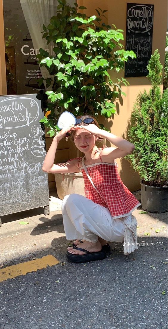 6 kiểu áo “ngoan xinh iu” bạn nhất định phải có để hè này mặc đi đâu cũng được khen- Ảnh 6. 6 kiểu áo “ngoan xinh iu” bạn nhất định phải có để hè này mặc đi đâu cũng được khen- Ảnh 6.