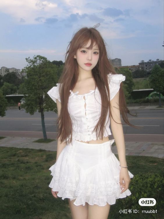 6 kiểu áo “ngoan xinh iu” bạn nhất định phải có để hè này mặc đi đâu cũng được khen- Ảnh 8. 6 kiểu áo “ngoan xinh iu” bạn nhất định phải có để hè này mặc đi đâu cũng được khen- Ảnh 8.