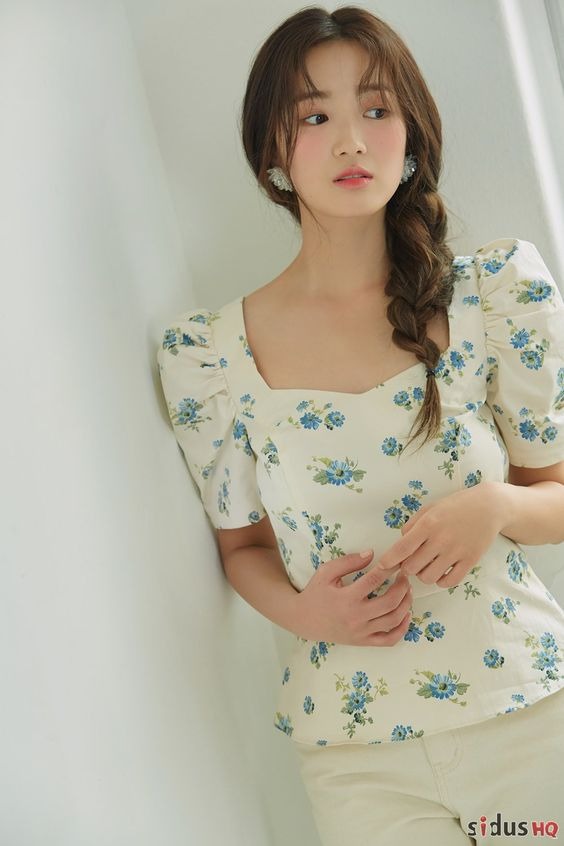 Style nữ chính ngôn tình gây sốt toàn cầu: Trẻ trung như nữ sinh, ít ai biết cô đã "ngấp nghé" tuổi 30- Ảnh 7.