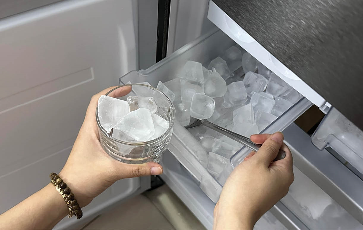 Ngâm tóc với nước đá: Tưởng "vô tri" nhưng lại “chữa lành” mái tóc khô xơ gãy rụng, giúp tóc mềm mượt bồng bềnh hơn- Ảnh 9.
