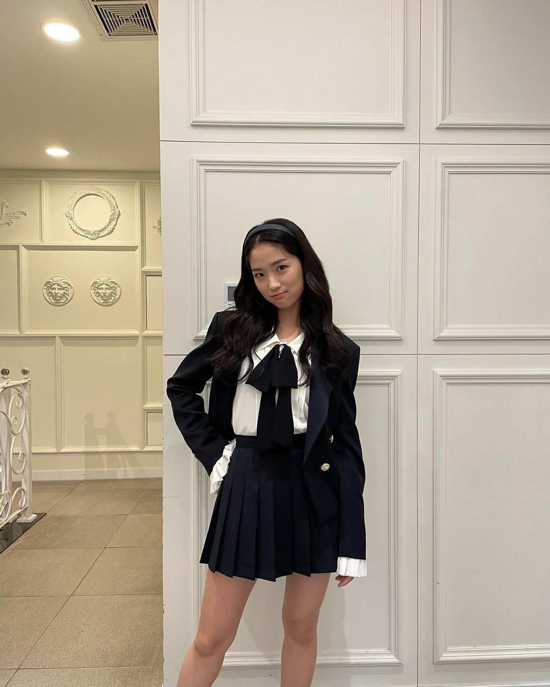 Style nữ chính ngôn tình gây sốt toàn cầu: Trẻ trung như nữ sinh, ít ai biết cô đã "ngấp nghé" tuổi 30- Ảnh 11.
