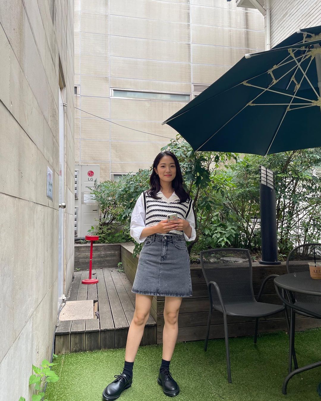 Style nữ chính ngôn tình gây sốt toàn cầu: Trẻ trung như nữ sinh, ít ai biết cô đã "ngấp nghé" tuổi 30- Ảnh 10.